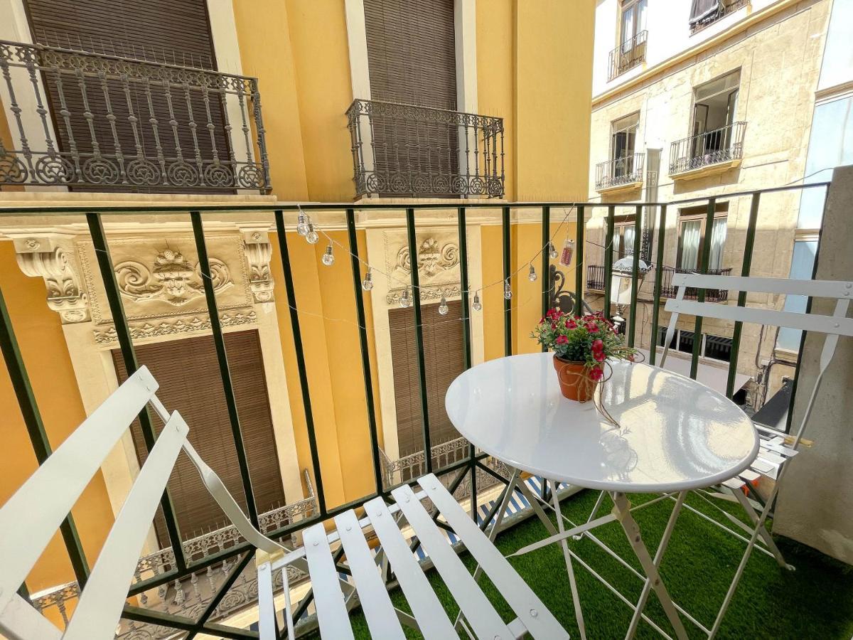 Apartamento Con Mucho Encanto En Pleno Centro Alicante Zewnętrze zdjęcie